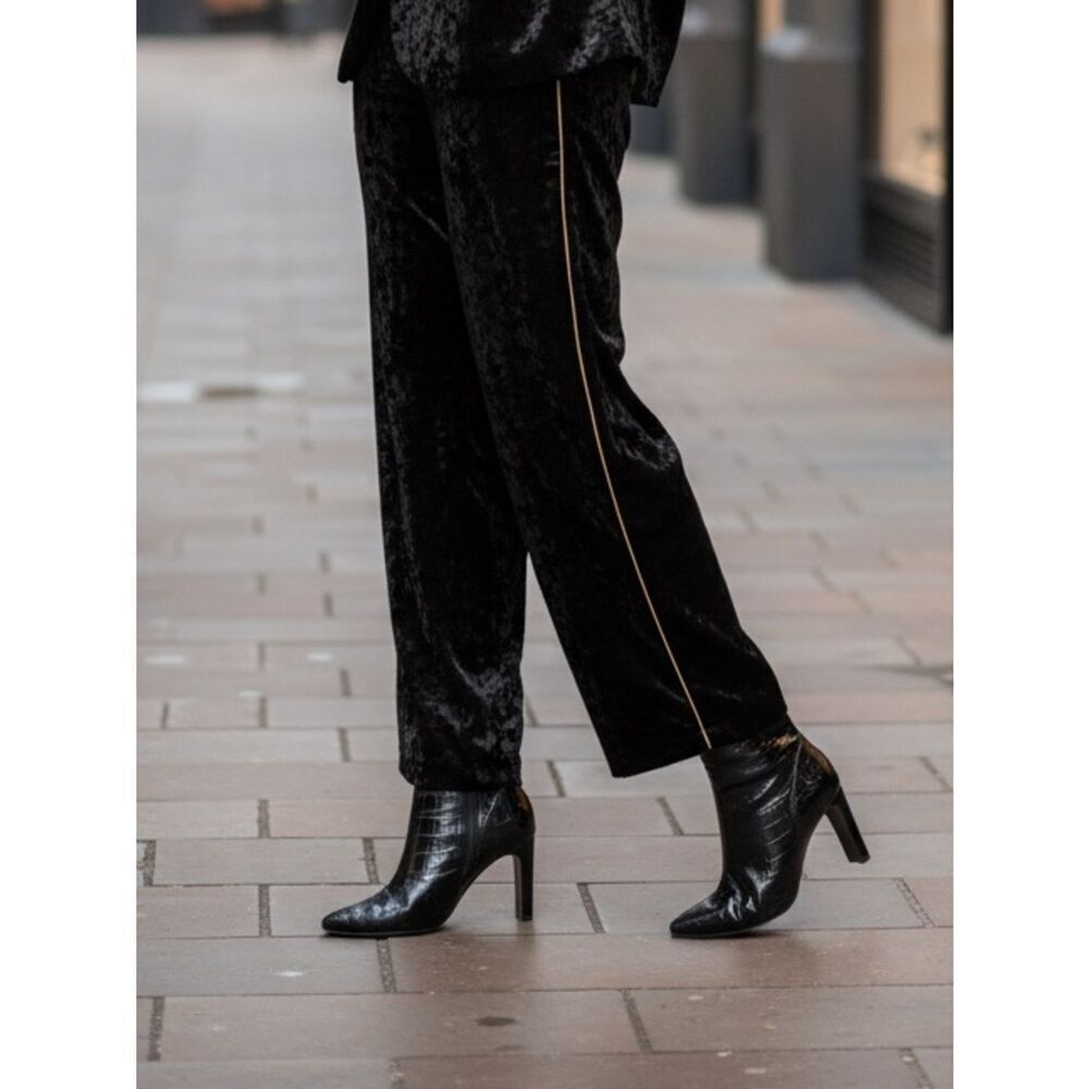 NWT Honor The Gift Women’s Black Velvet Pajama PJ Lounge Pants Gold Trim - XXL